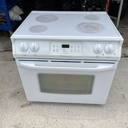 Frigidaire smooth top stove oven insert everything works great plugged in for demonstration