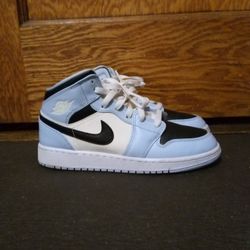Jordan 1 Mids