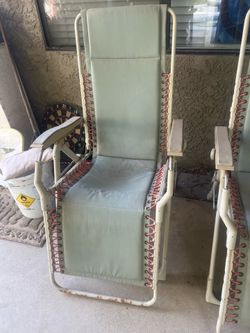 O gravity chairs (2)