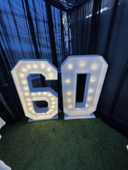 wooden numbers *4ft