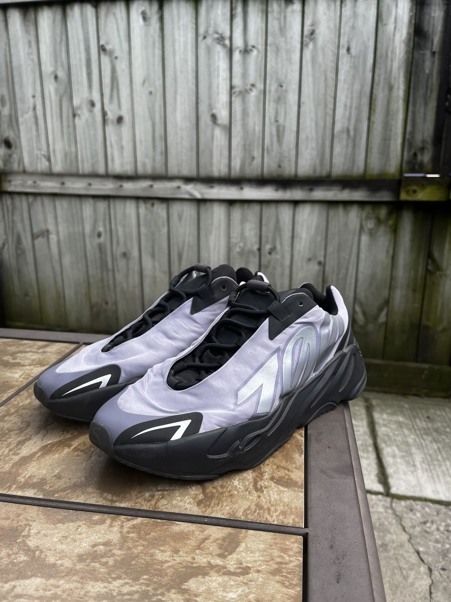 YEEZY 700 MNVN GEODE
