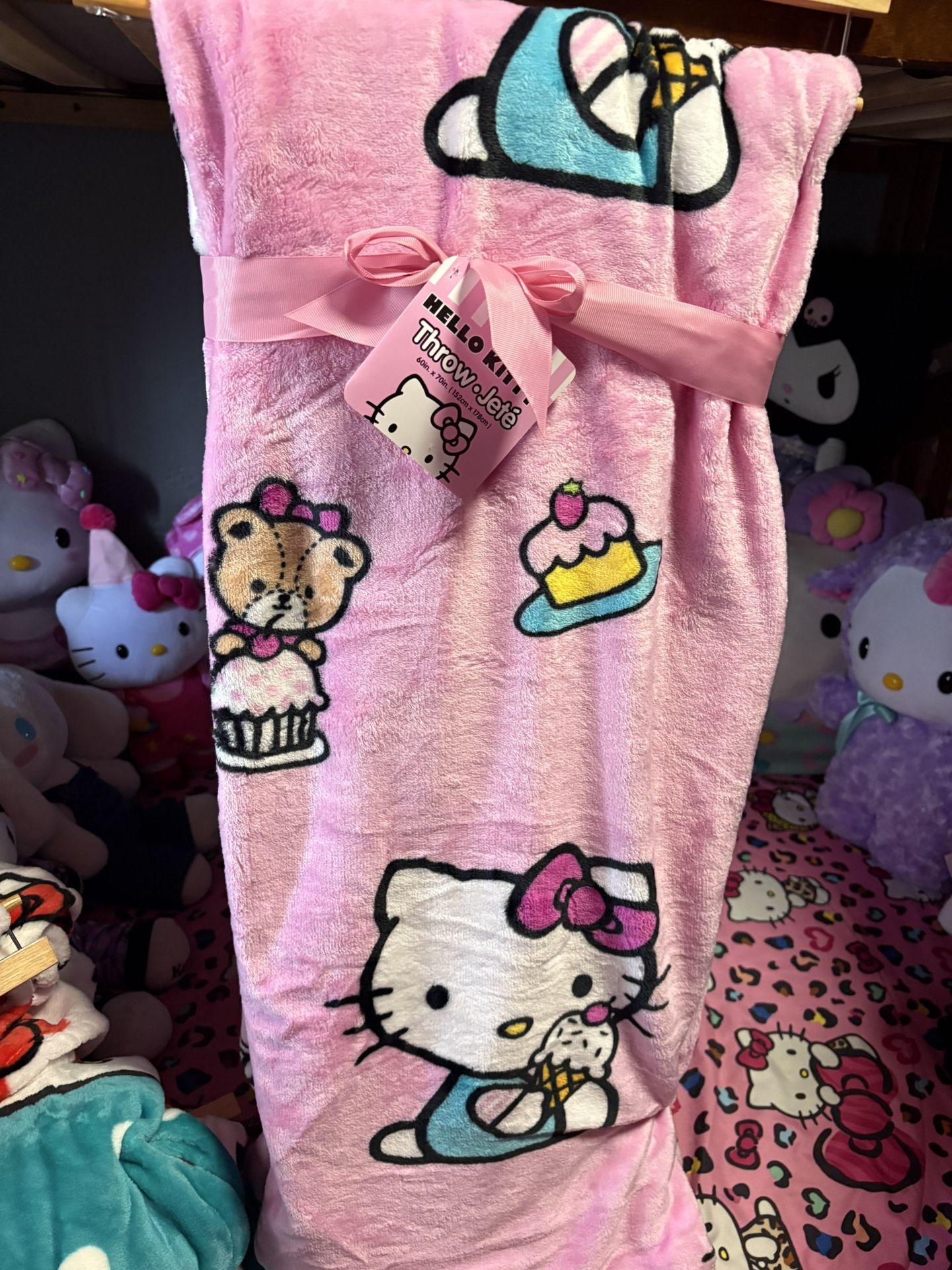 Hello Kitty Blanket Bundle