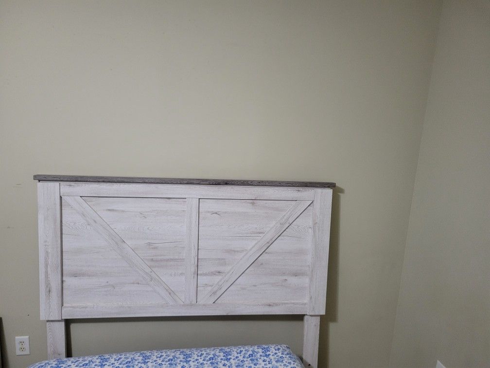 Queen Bedroom Set