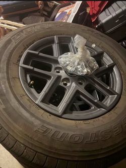 245/75R17 Jeep gladiator stock wheels 90%tread