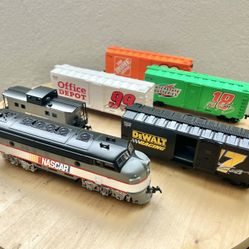 LIFE-LIKE NASCAR STOCK CAR EXPRESS HO SCALE