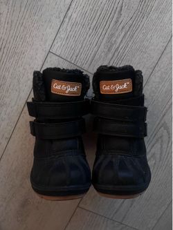 Cat & Jack Snow boots toddler size 5