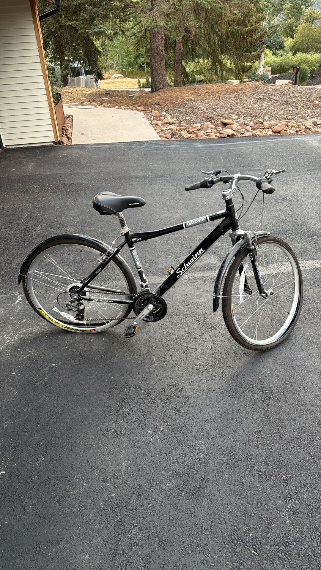 Schwinn Discover Hybrid Bike 18" Medium frame