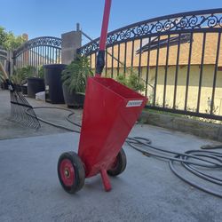 Heavy Duty Lawn Seed / Fertilizer Spreader – Works Great