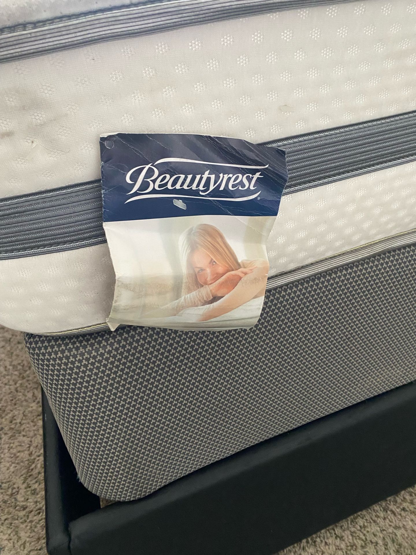 Beauty rest Mattress PICK Up 11/25 ONLY for Sale in Fort Lauderdale, FL