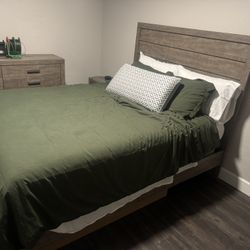 Queen size bedroom set everything included