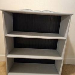 Wonderful bookcase with fantastic shades of blue!