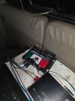 Kickers ccomp 12" amp for hii and amp for lows  episenter