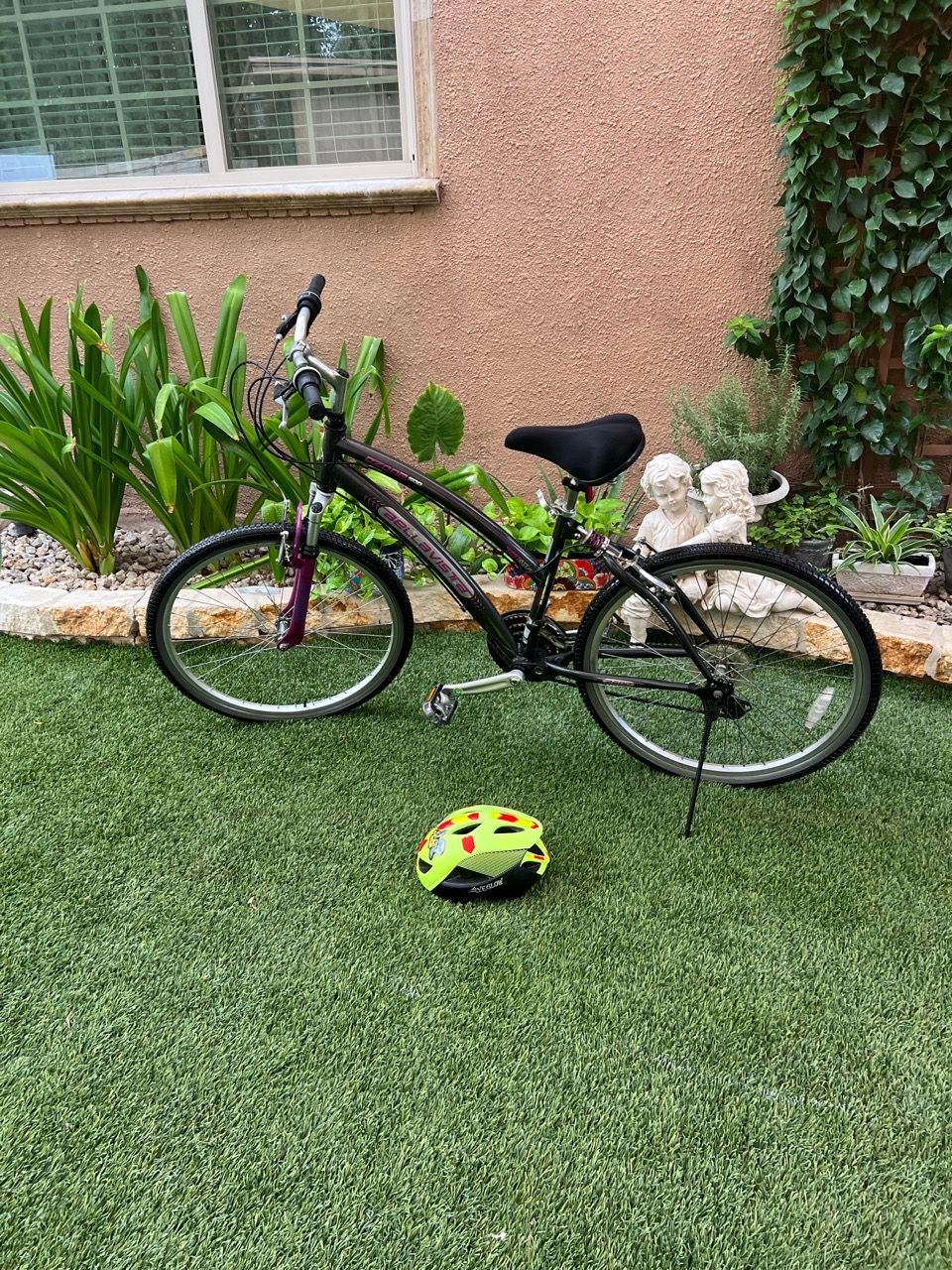 Schwinn Women's Mountain Bike with Helmet for Sale in San Antonio, TX ...