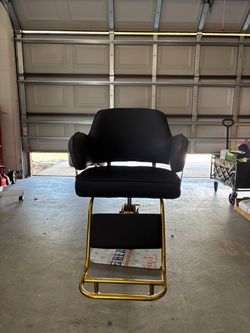 Black & Gold Hydraulic Salon / Barber Chair – Adjustable Styling Chair