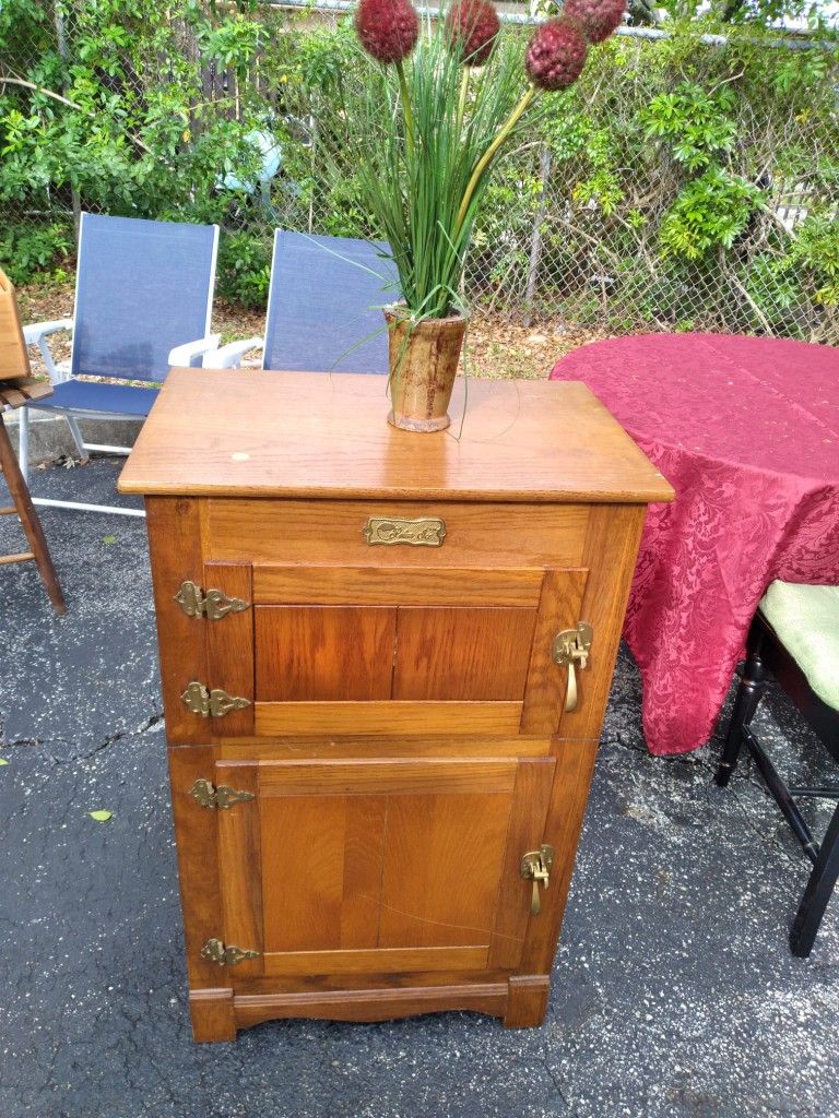 Wooden Vintage Ice Chest Replica Polar Ice