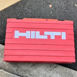 Hilti WSR 1400-PE reciprocating saw in its case, designed for heavy-duty demolition work. Ke