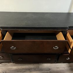Dresser/night Stand/queen Bed