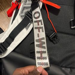 OFF-WHITE-tag