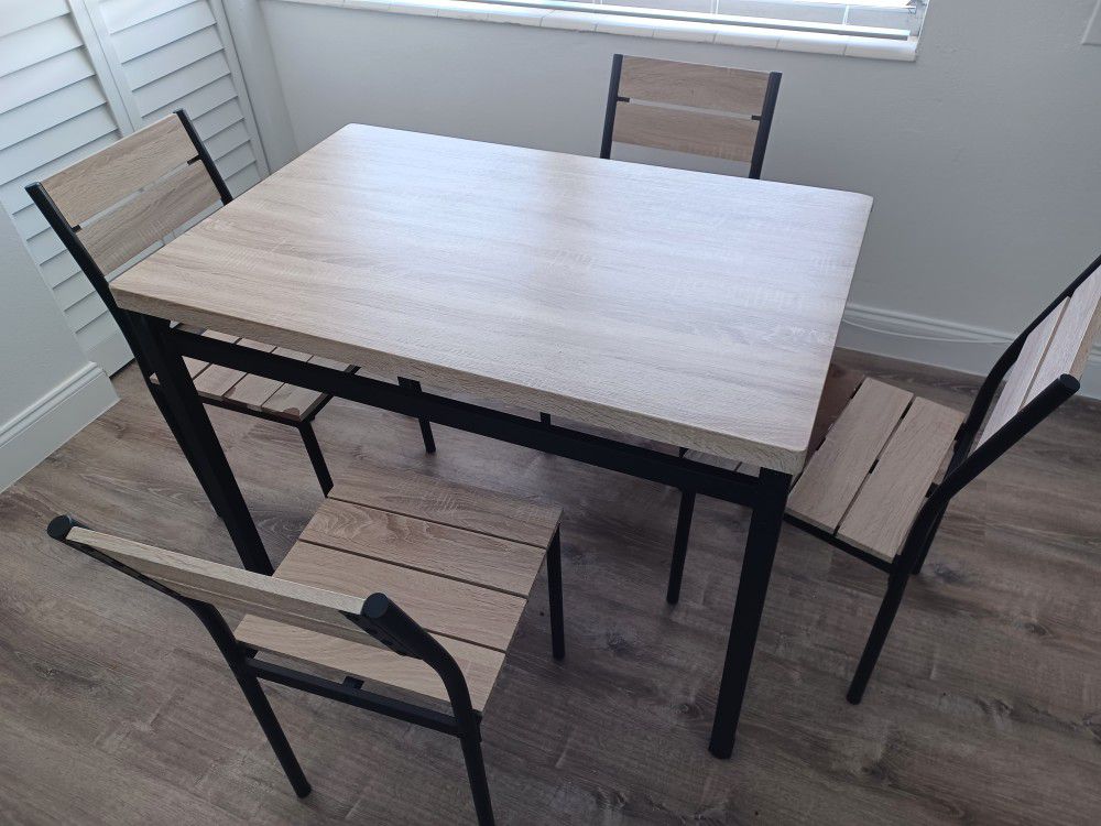 PENDING PICK UP TODAY Dining Table