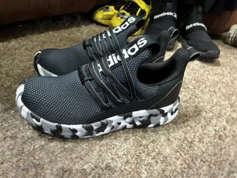 Boys Adidas Size 2 1/2 Like New