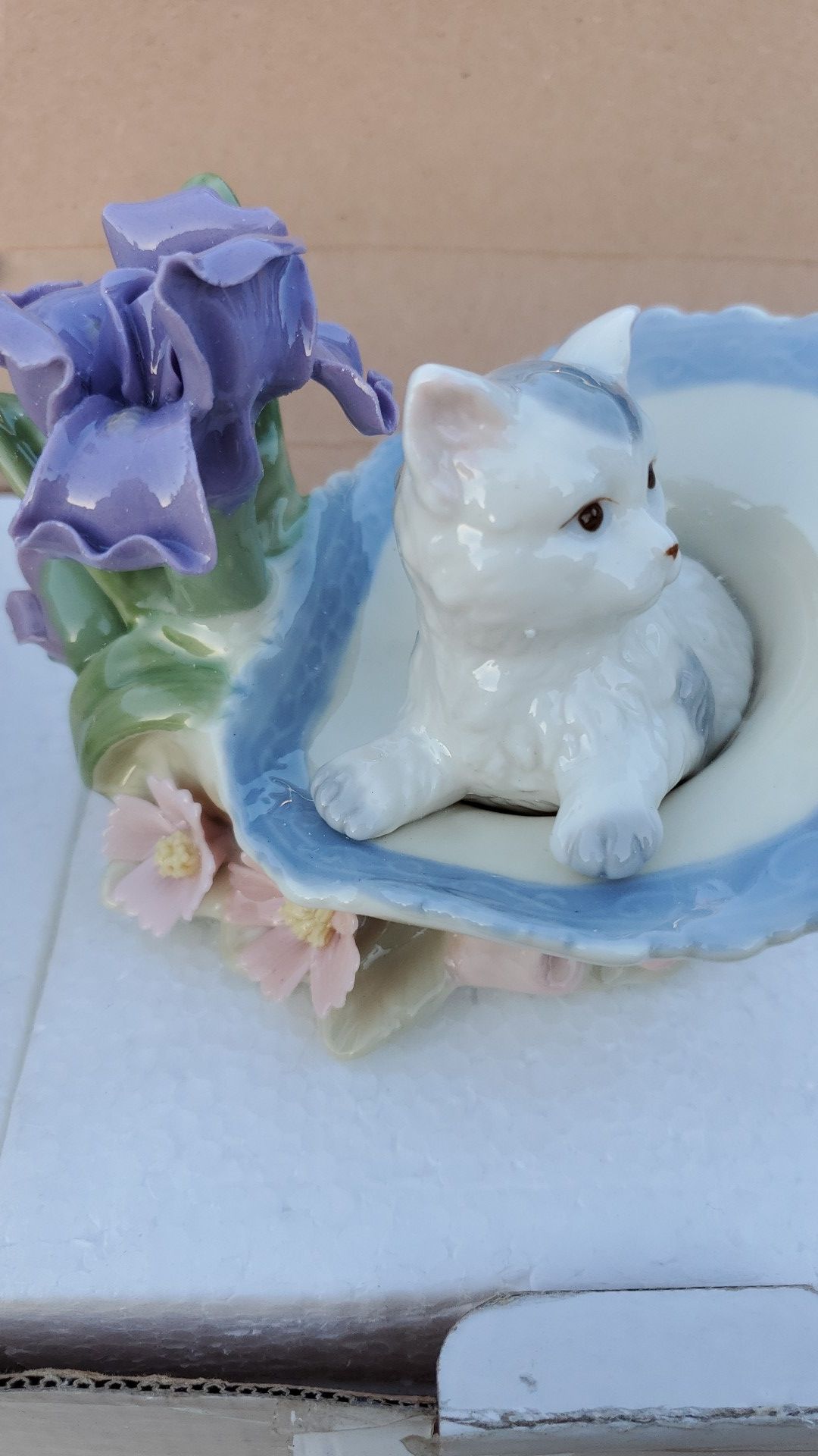 Kitten figurine