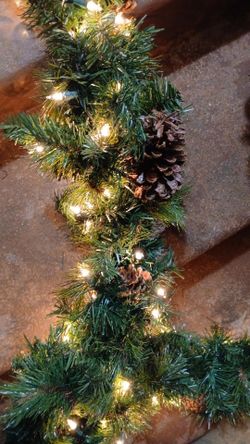 Light Up 8 Foot Garland 