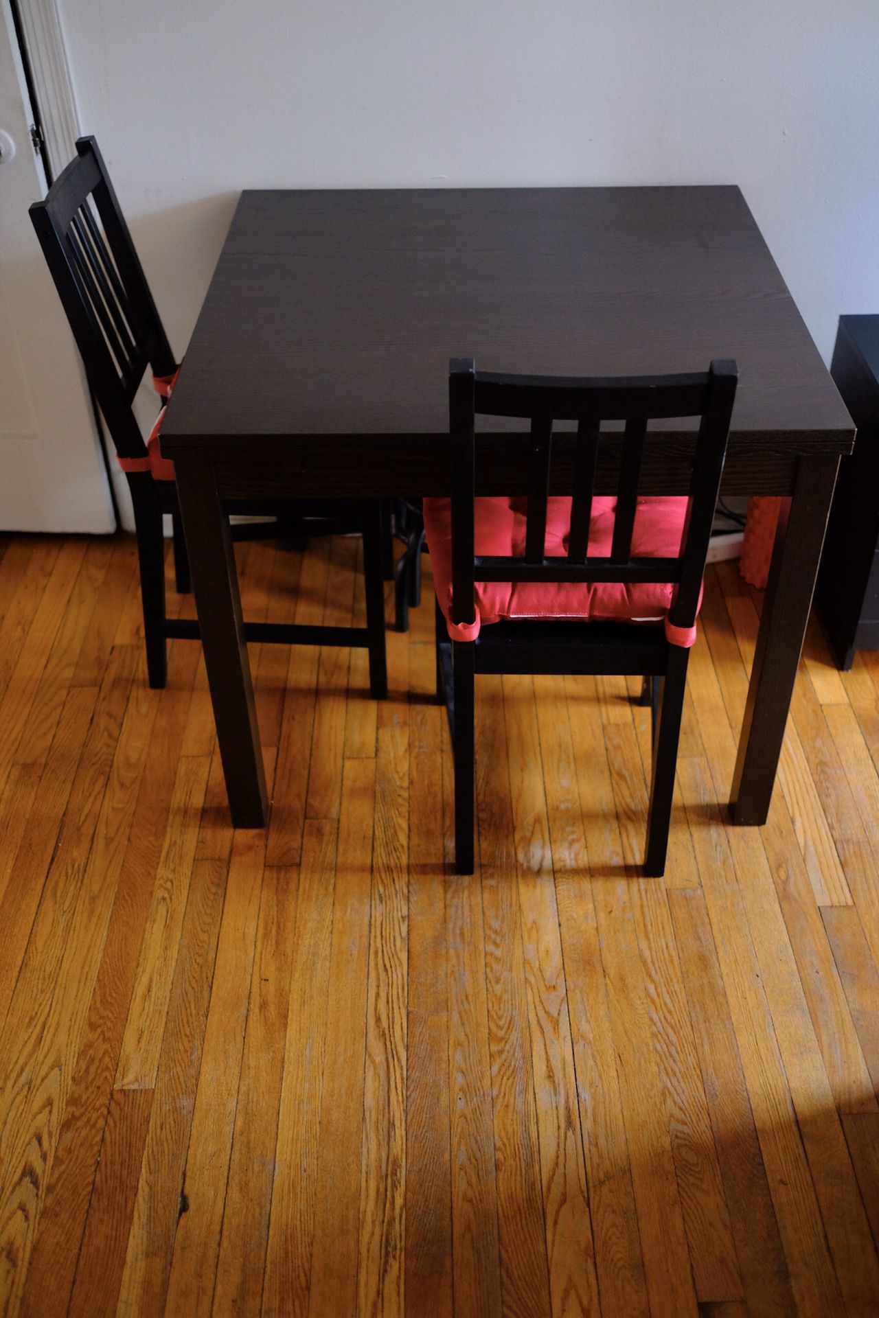 NOW FREE! IKEA table extensible (4-8 persons) brown + 4 chairs