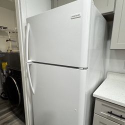 Frigidaire Refrigerator Working Good