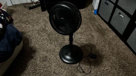 Better Homes & Gardens 9" Digital Pedestal Fan - Works Great