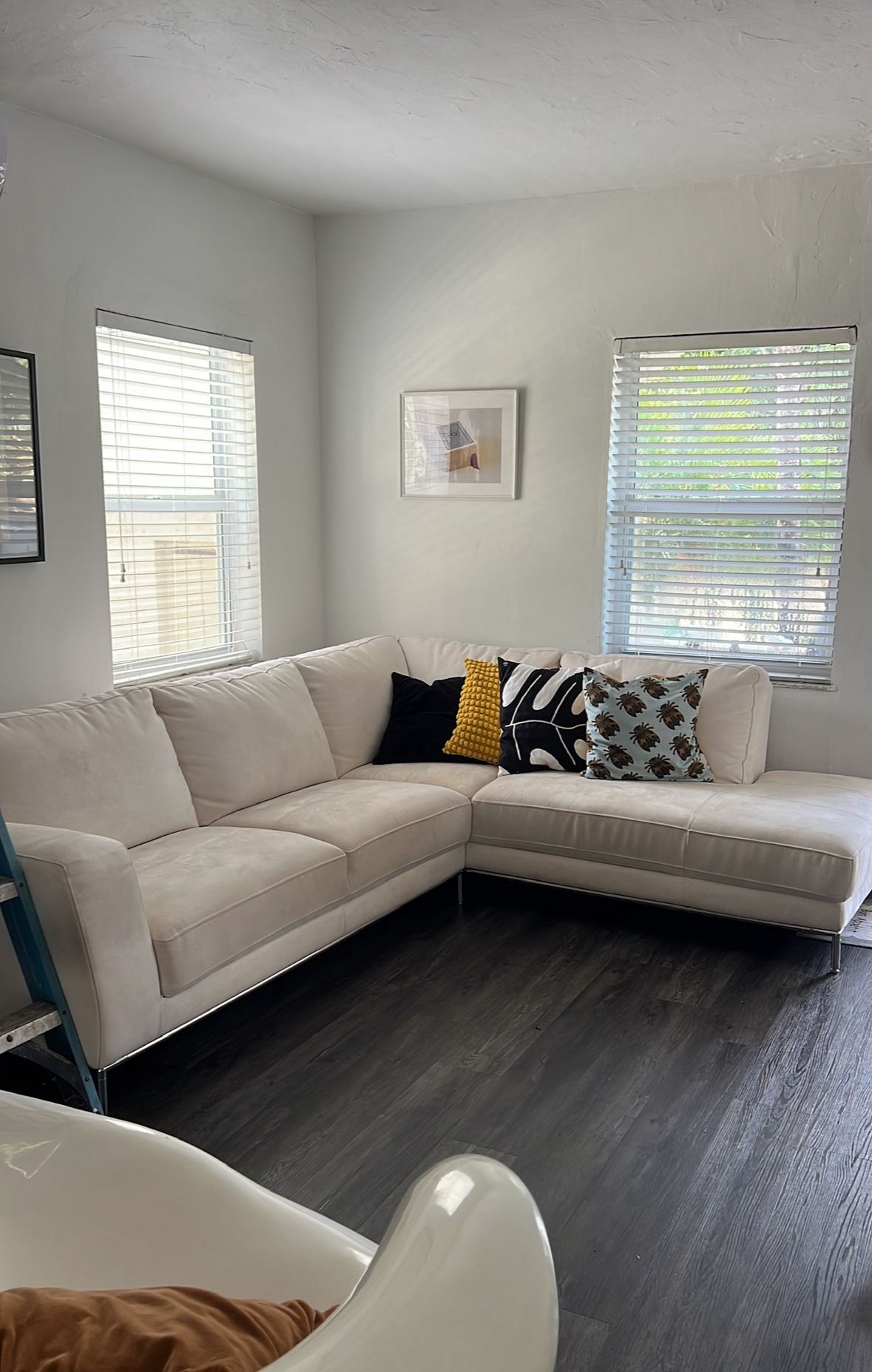 White Sectional/ Seccional Blanco