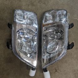 Brand New 97-01 Honda CR-V RD1 Headlights. $150 Or Best Offer