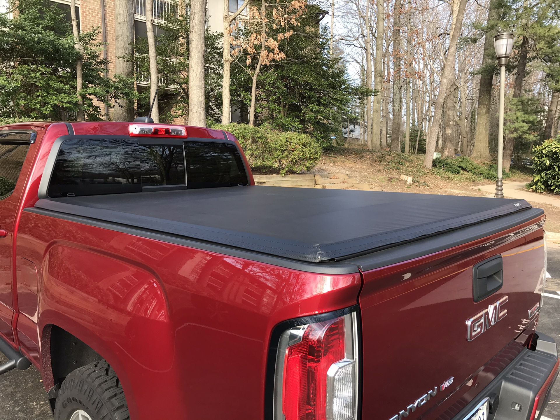 GMC TONNEAU COVER for Sale in Herndon, VA - OfferUp