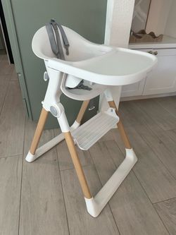 Munchkin Float Foldable High Chair – Clean & Great Condition