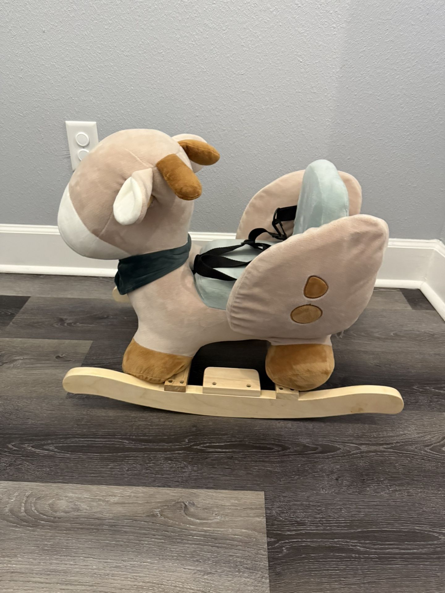 Children rocking chair, giraffe theme