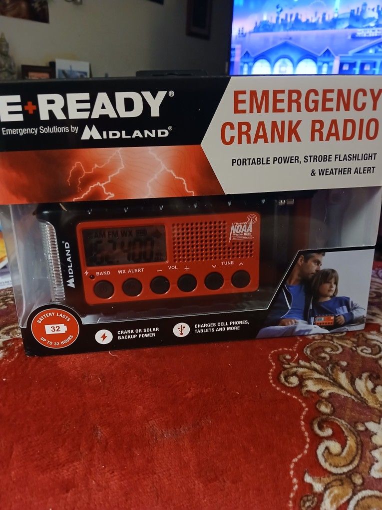 All Weather Crank Radio, Solar Panel,charge Last 32  Hours, DOG Whistle, And Charges Phonez Retail 70 Selling For 40.00 Brand New 
