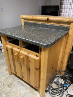 ISLAND BAR  4 MAN CAVE OR SHE SHACK 