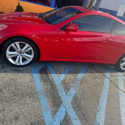 I'm Selling 2010 Hyundai Genesis