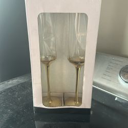 2 Flutes Gold And Glass
