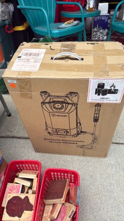 Backpack electrostatic sprayer
