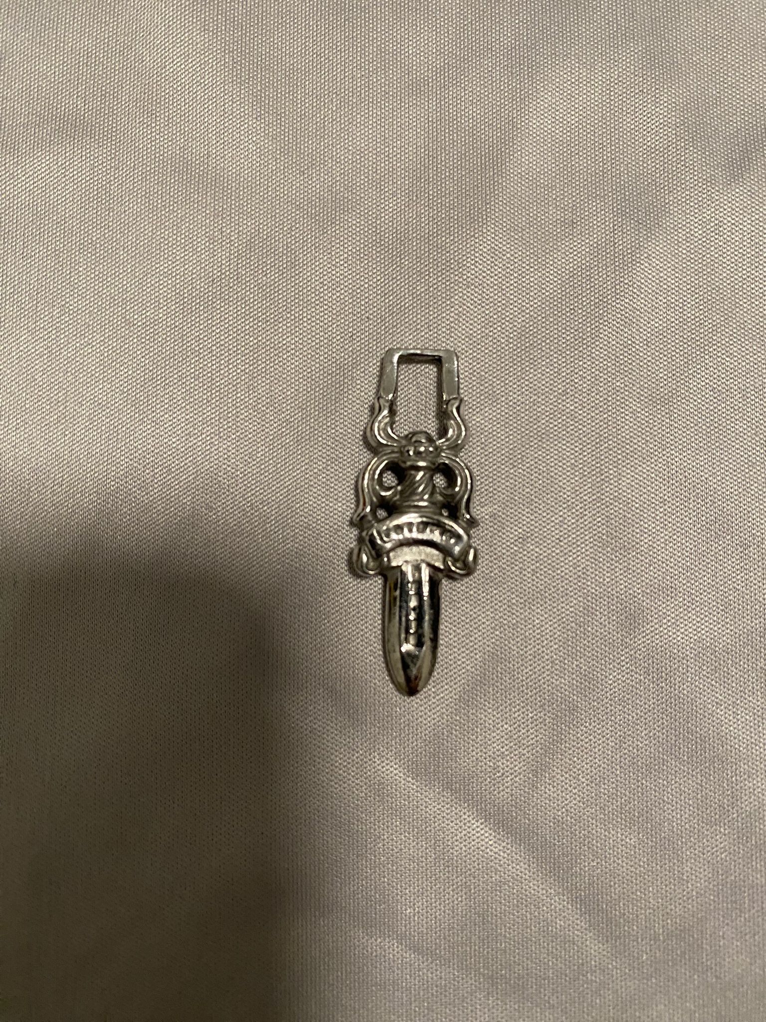 SMALL CHROME HEARTS DAGGER PENDANT