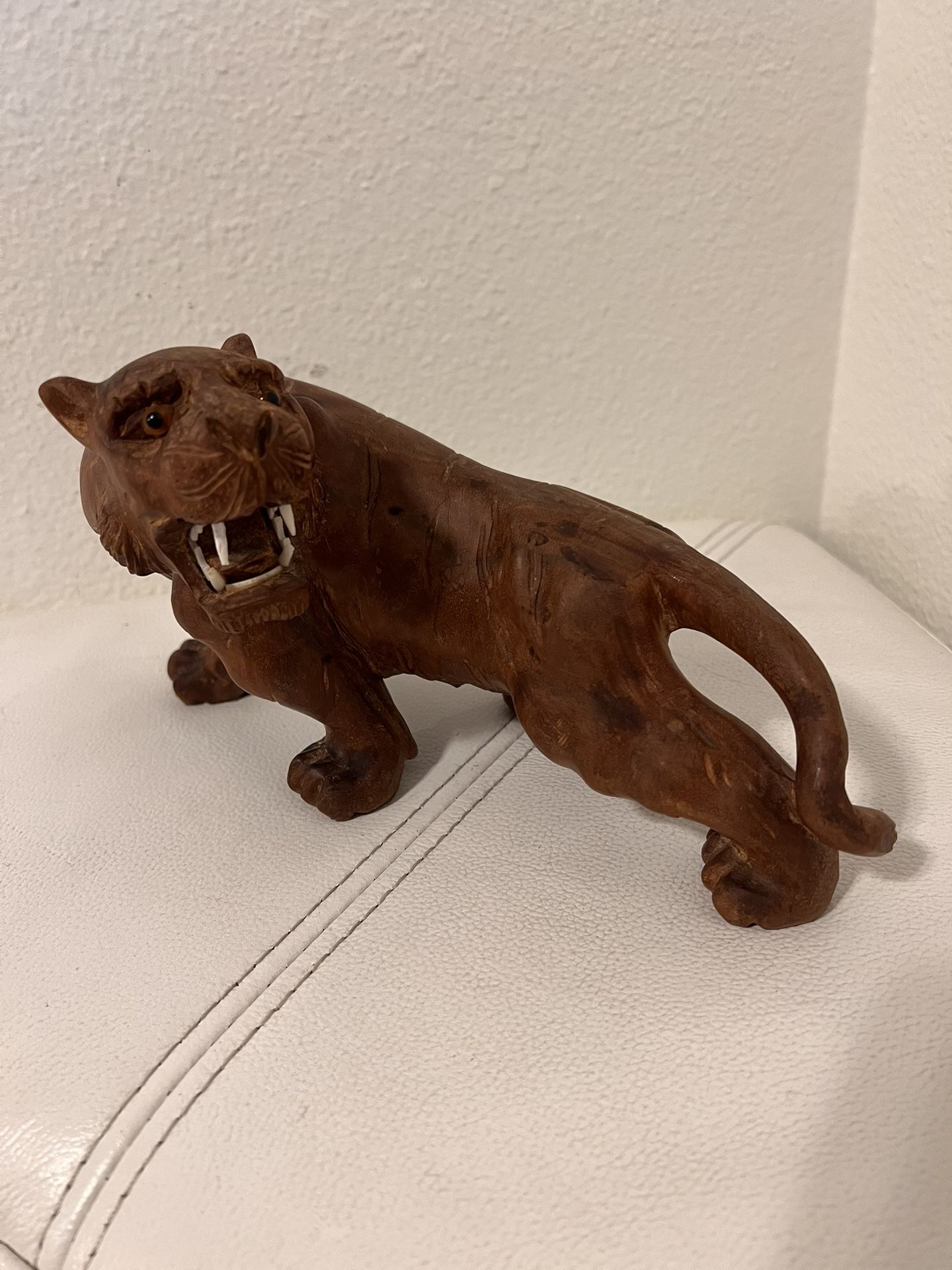 HAND CARVED ROSEWOOD CHINESE TIGER STATUE W GLASS EYES BONE TEETH 9x5 