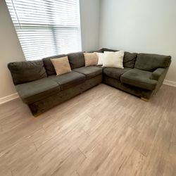 Comfortable Green Sectional Sofa with Accent Pillows – Great Condition!