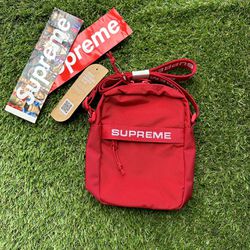 Supreme Duffle Bag FW22 Red for Sale in Kissimmee, FL - OfferUp