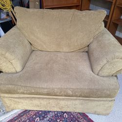 Oversized Chair / Tan