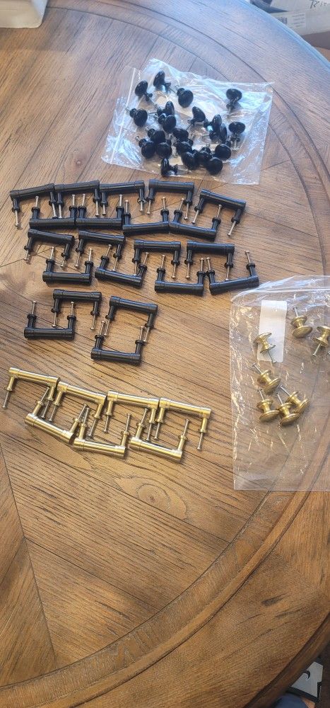 PULLS & KNOBS for Kitchen Cabinets