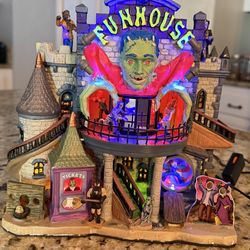 Lemax Spooky Town~ Fun House