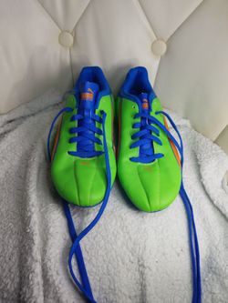 Puma Adreno Boy's Soccer Shoes Size 5