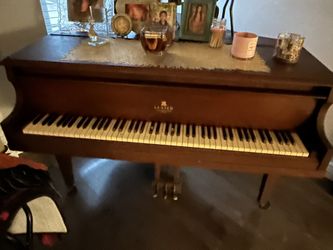 Lester Wood Piano 