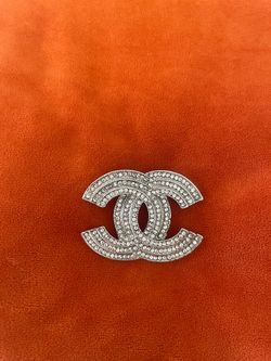 Women pins and brooches