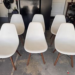 Mid Century Modern Eames Style Dining Chair – White Shell with Wood Dowel Legs